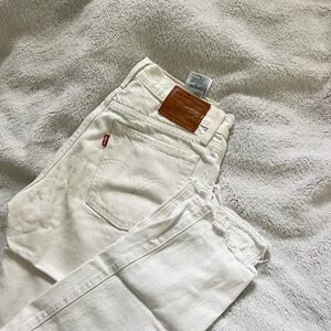 White Levi jeans